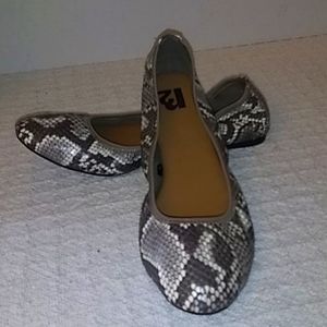 Faire r2 snake skin design shoe's